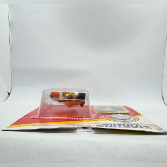 Starting Line-Up 1991 Magic Johnson Basketball Action Figure with Card & Coin - Picture 6 of 8